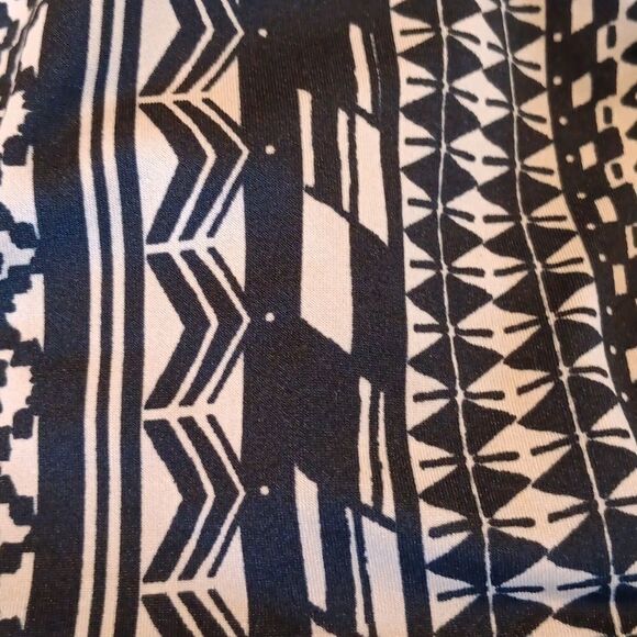 Serengeti Set of Pants and Top - Picture 11 of 12